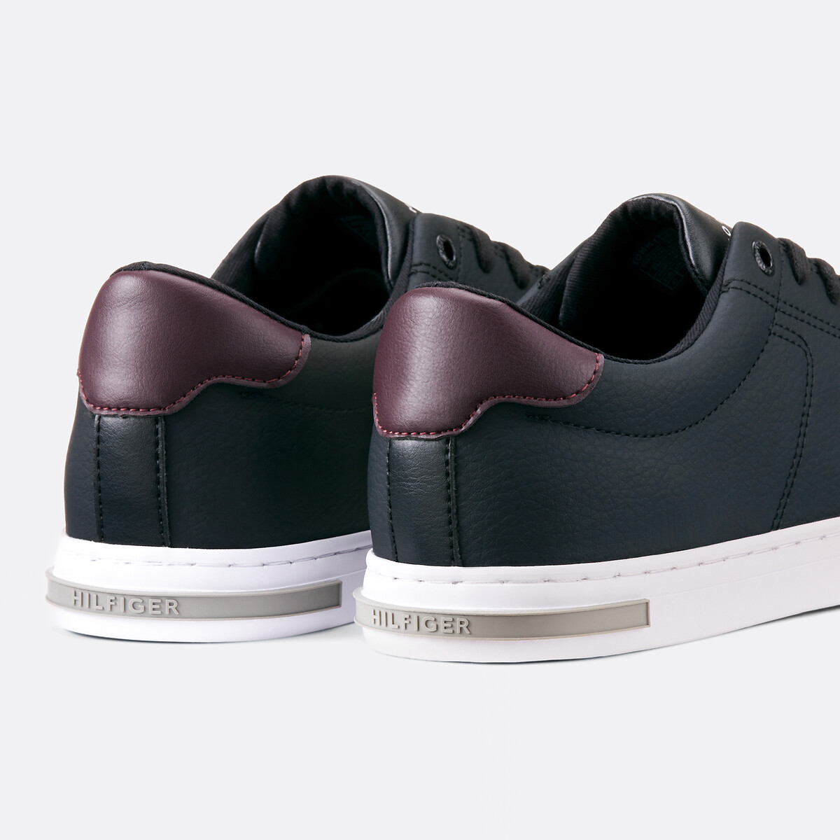 TOMMY HILFIGER<br>Tênis de couro