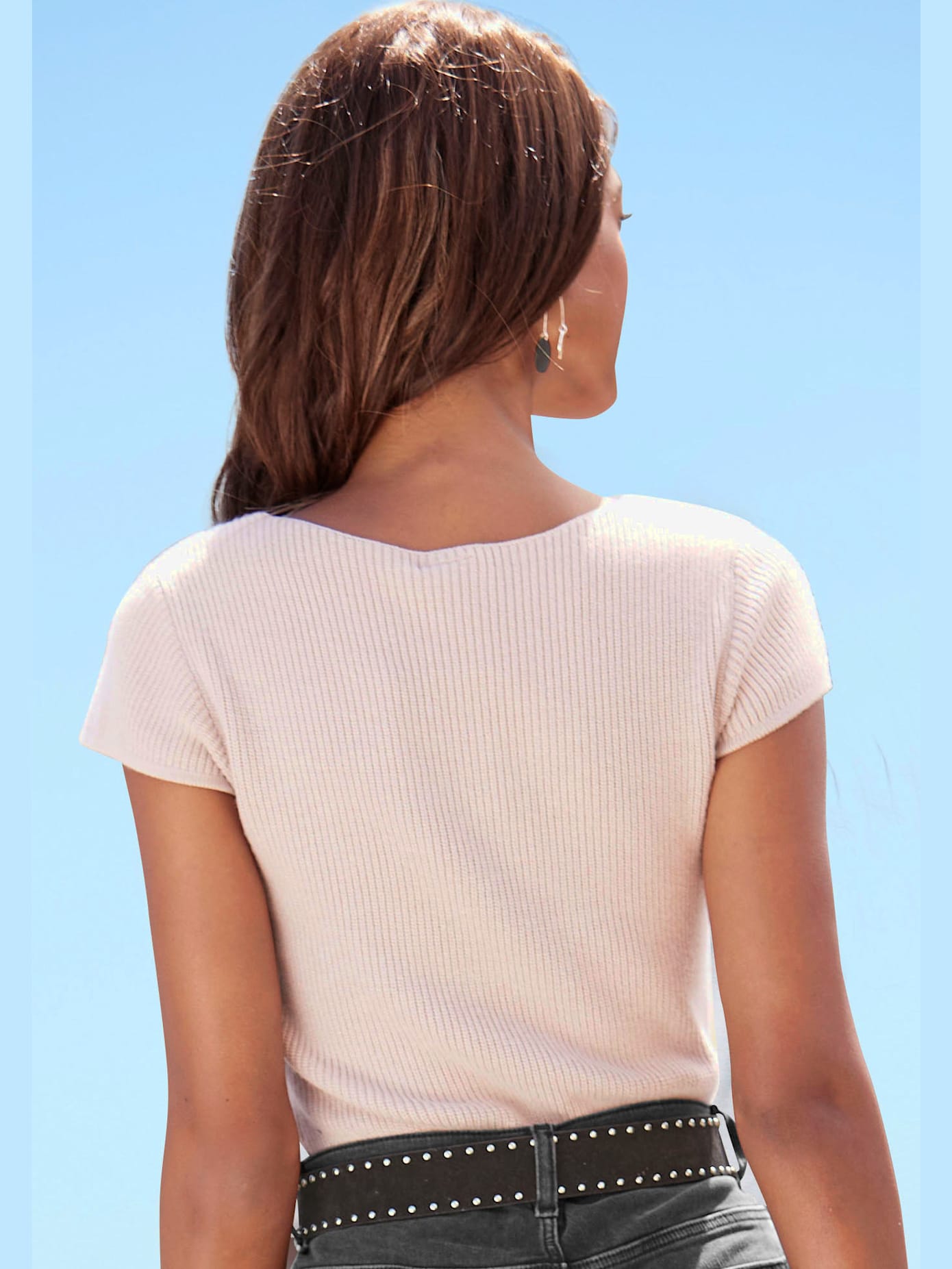 Pull à manches courtes encolure en forme de cœur