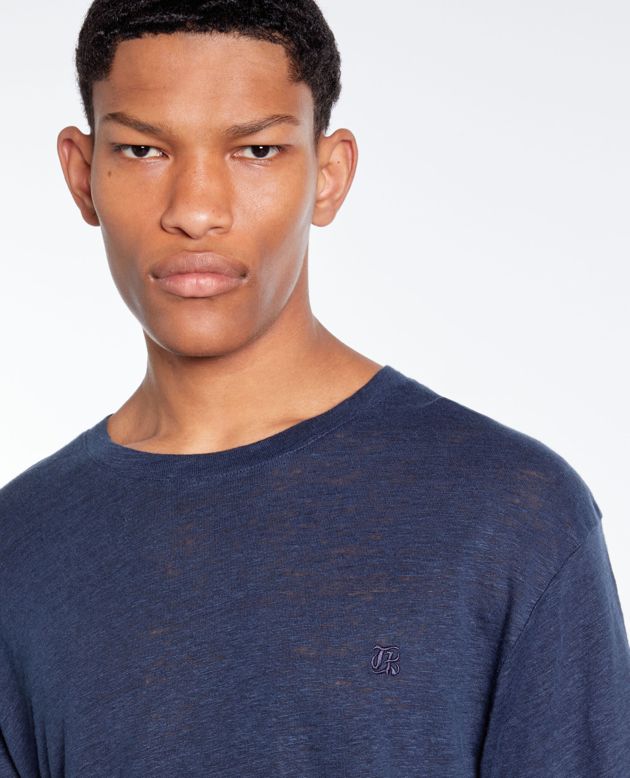 T-shirt bleu marine en lin avec blason