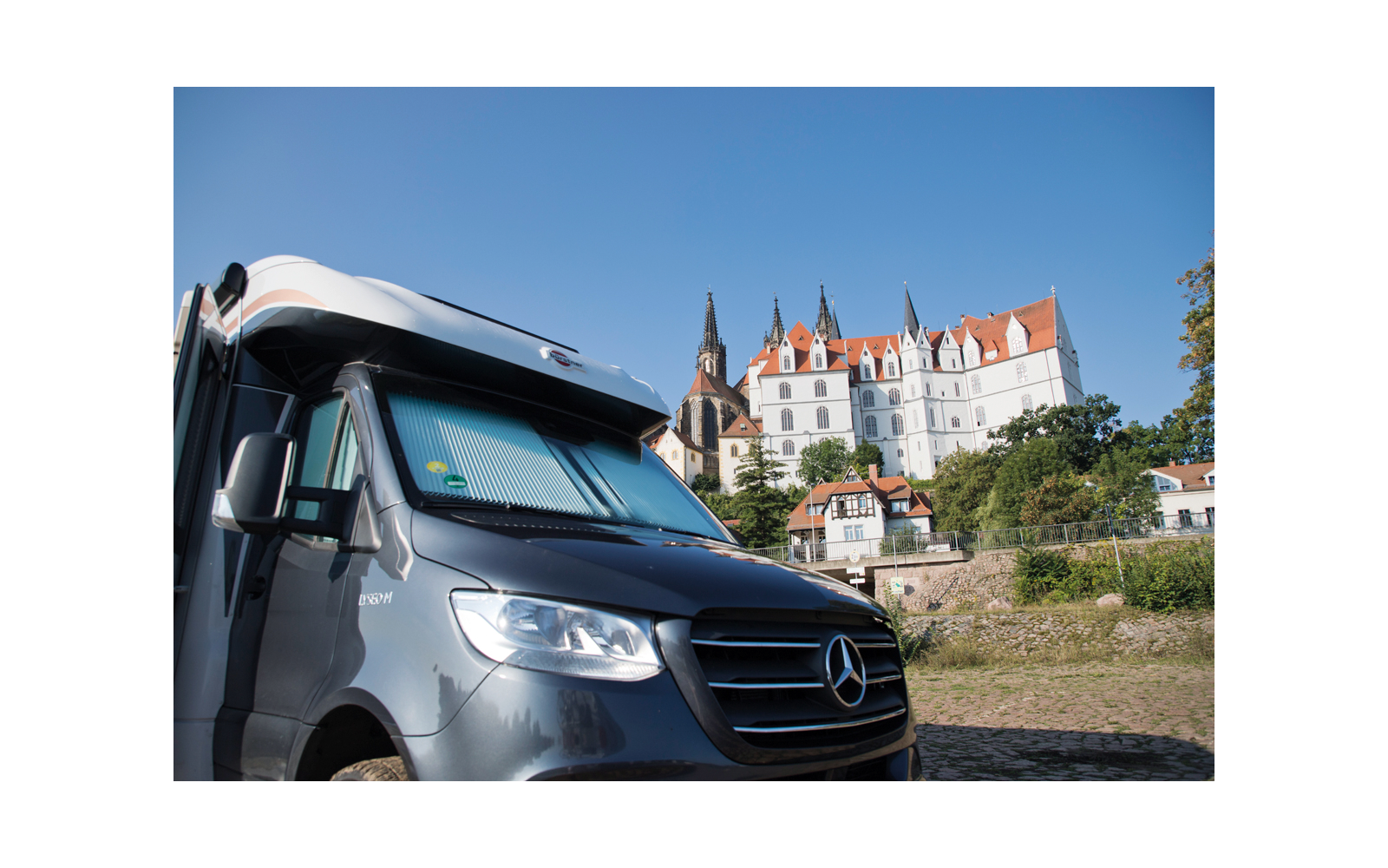 Remis Fahrerhausverdunkelung REMIfront IV Frontscheibe (Links- und Rechtslenker / Sensorpaket klein) für Mercedes Sprinter ab 2019