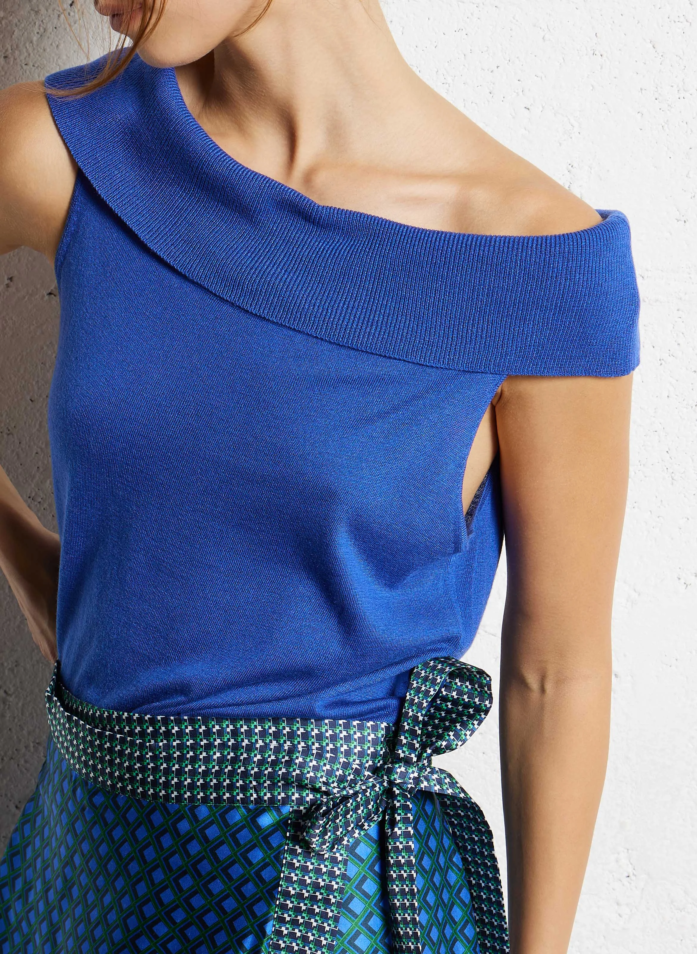 MEGAN - Pull droit sans manches col bardot | Bleu