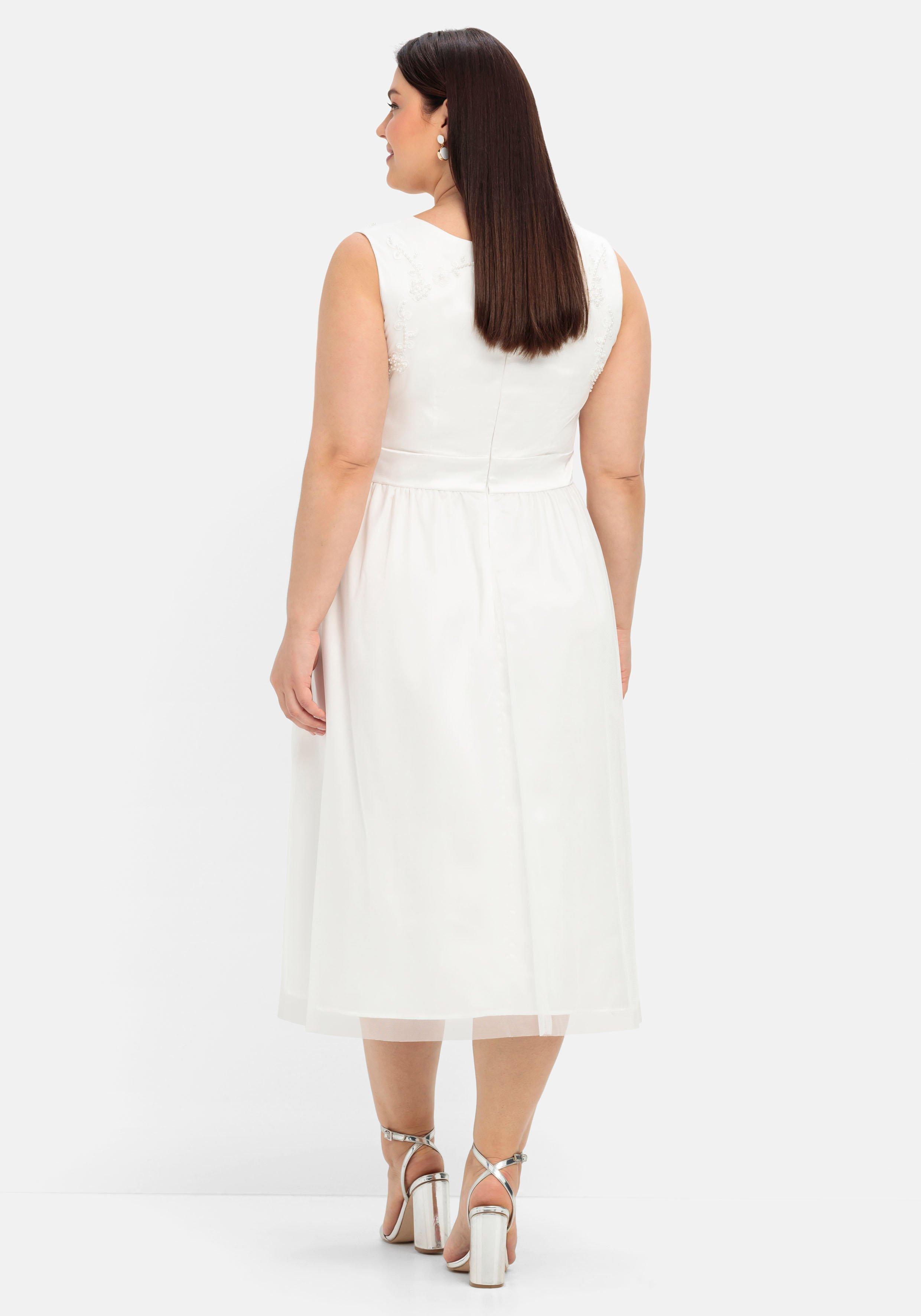 Abendkleid mit Stickerei und Perlen