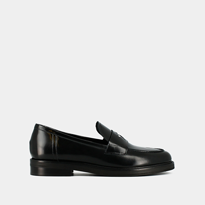 Mocassins à bouts ronds et étoiles argentées  en cuir glacé noir