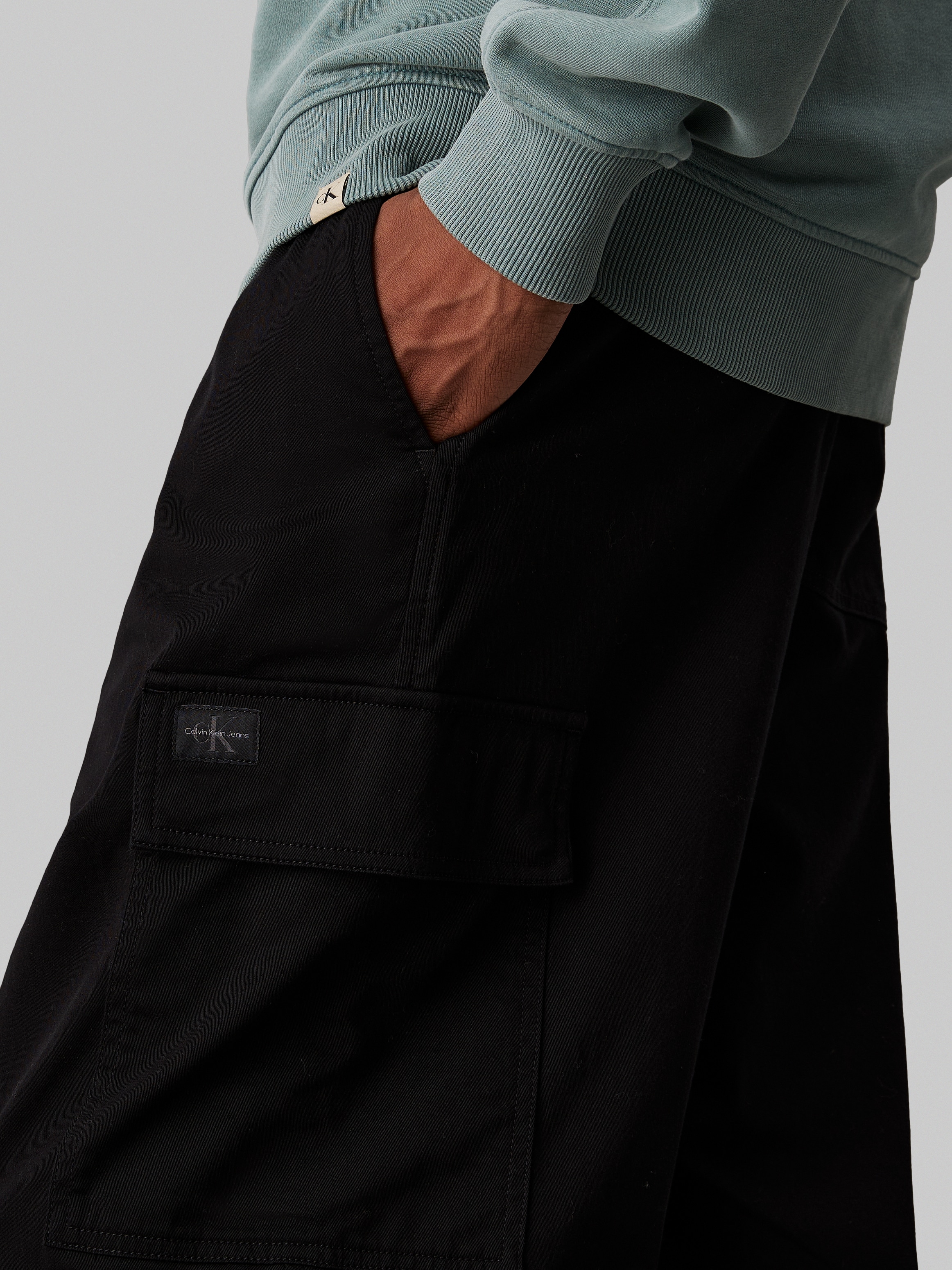 Calvin Klein Jeans Cargohose »REGULAR STRAIGHT CARGO«  mit Logoprägung