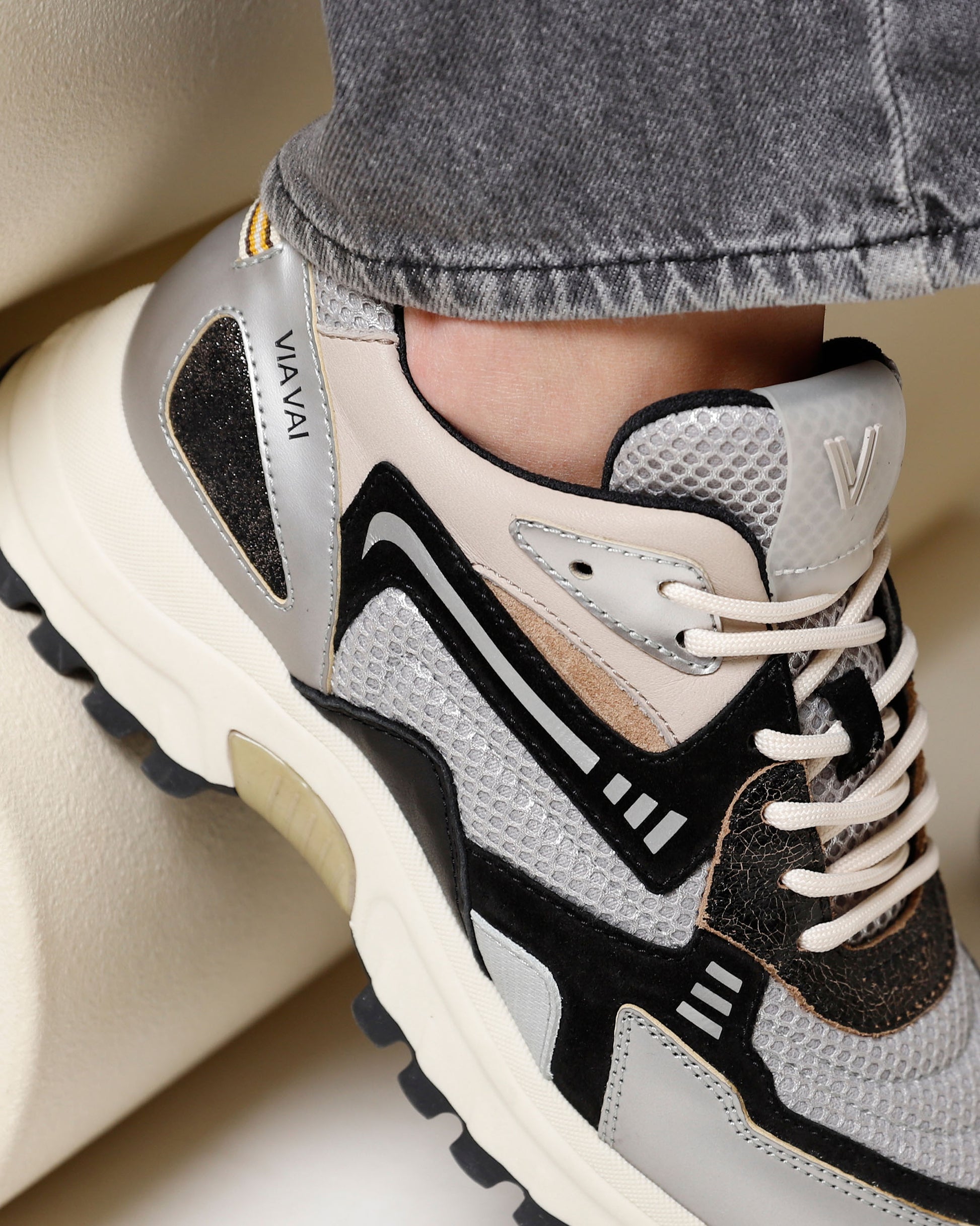 VIA VAI grijze dames sneakers Danae Noah