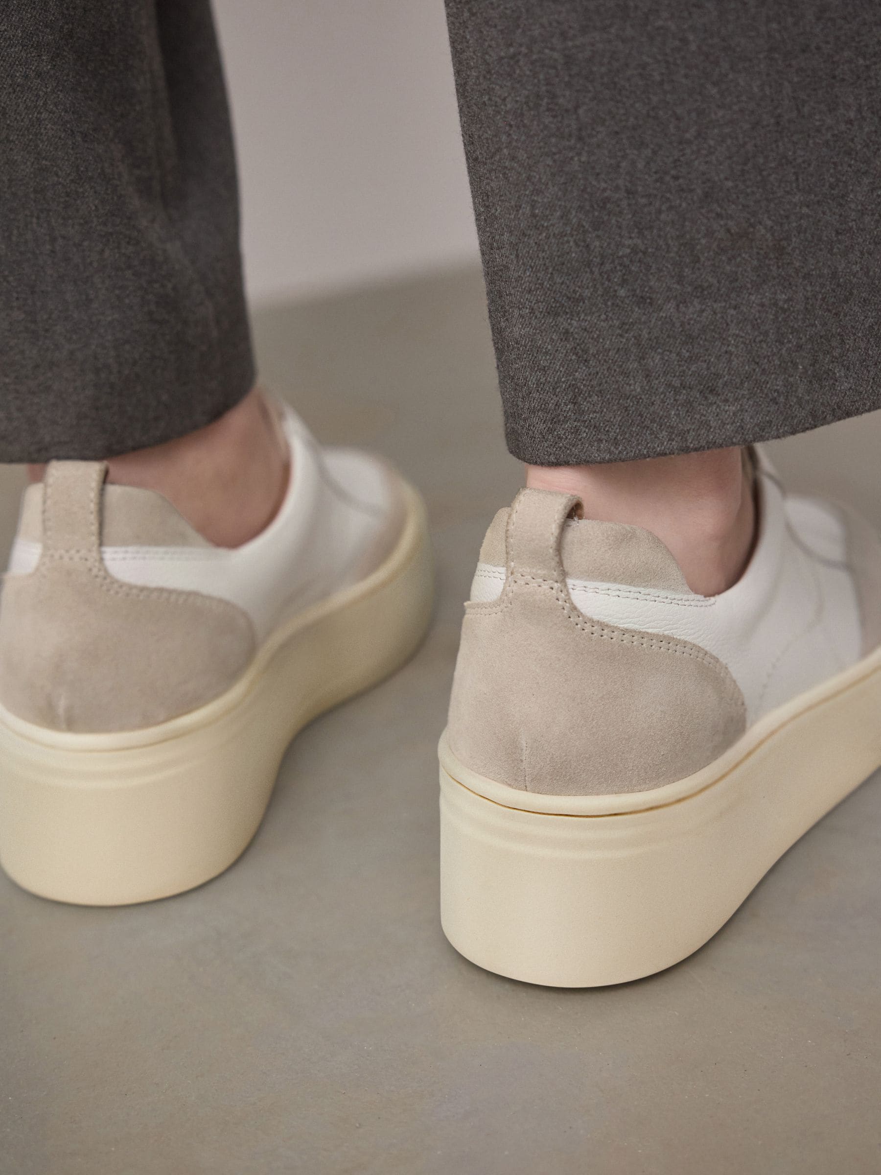 Wit - Signature leren instapsneakers met dikke zool en plateauzool