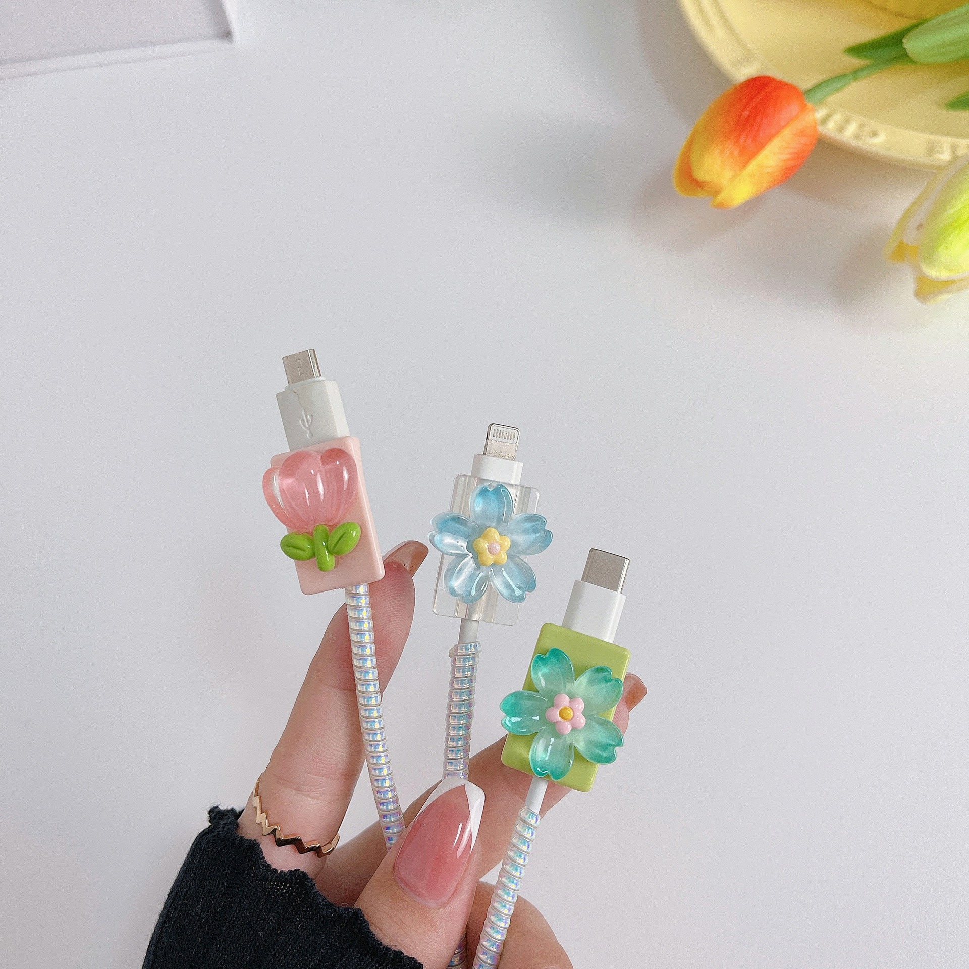 (4er Set) USB C / Lightning Kabel Bruchschutz / Halter / Kabelbeisser Blumen - Design 1
