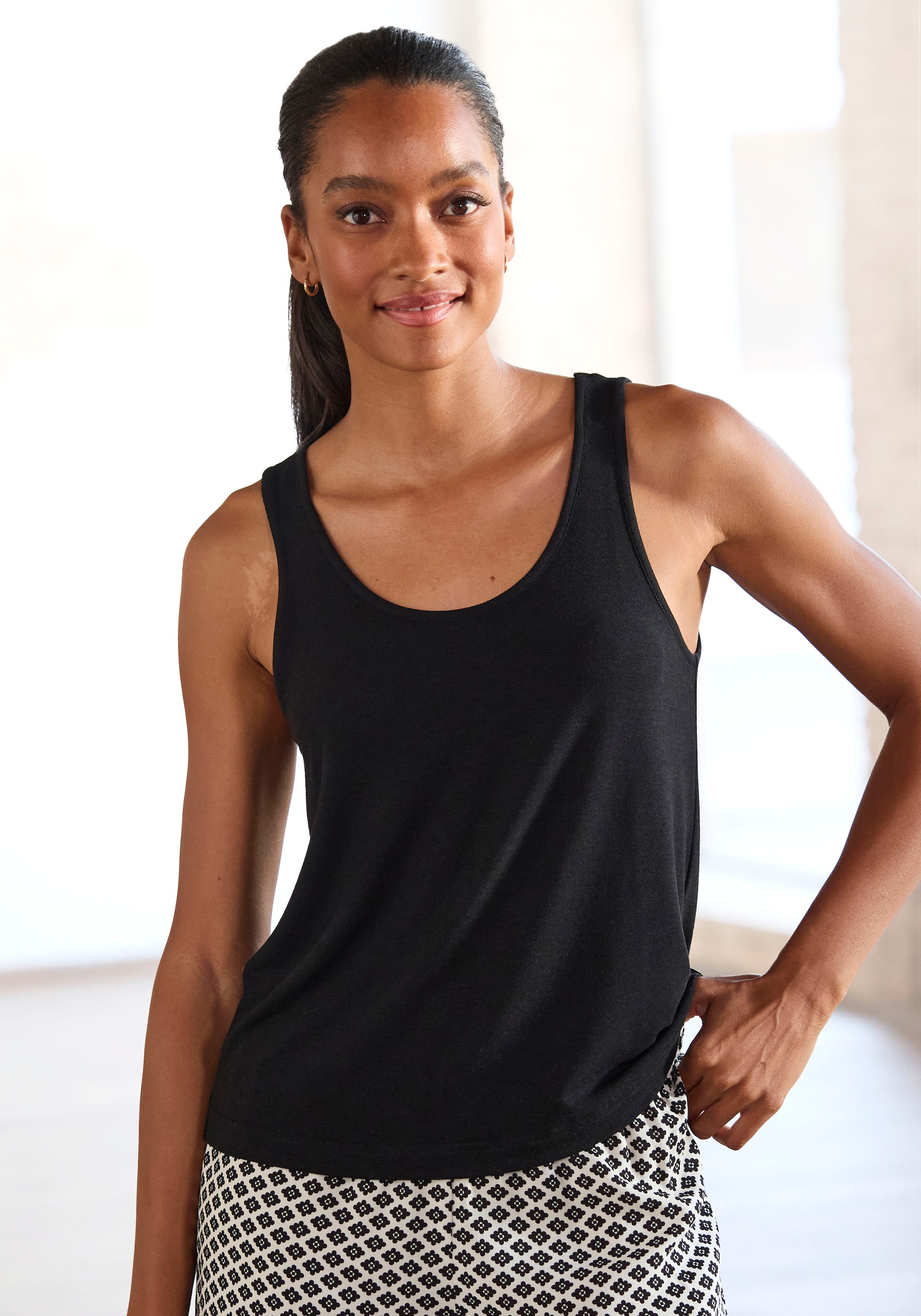 LASCANA Tanktop Aus weicher Viskosemischung