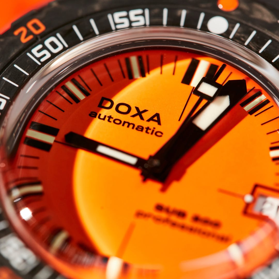 Doxa SUB 300 Carbon Professional