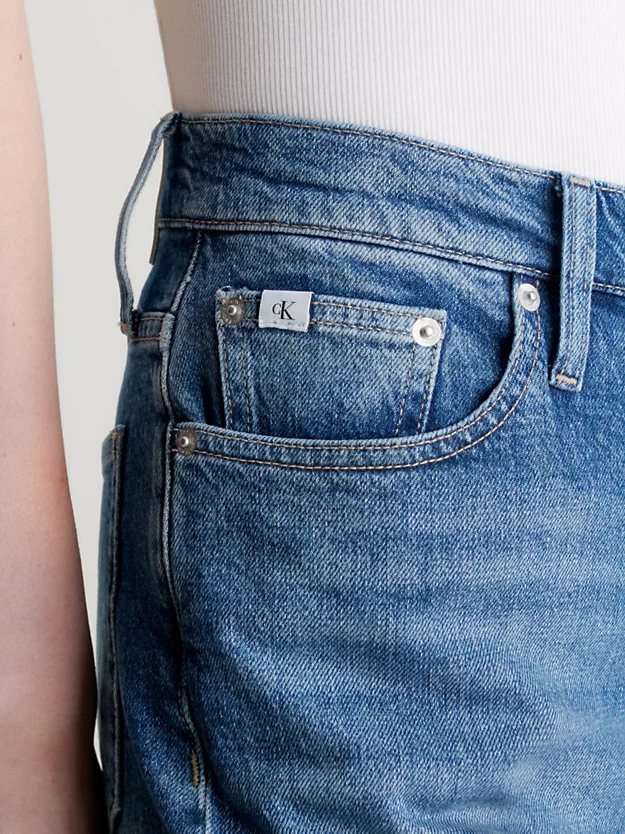 Calça jeans de mãe