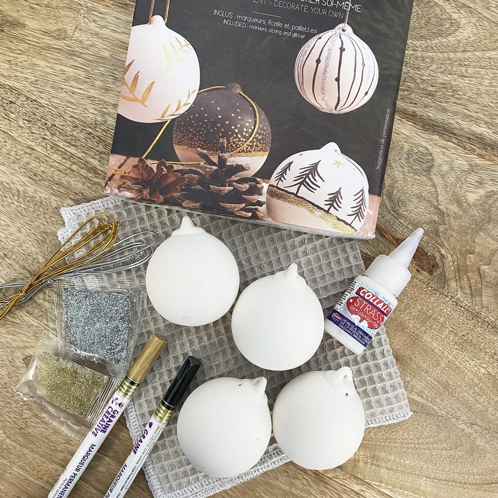 Coffret 4 boules de noel en céramique à décorer