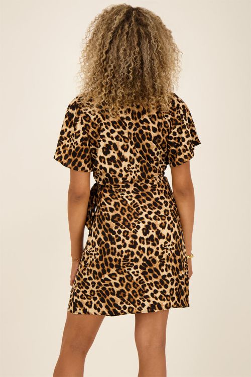 Beige wikkeljurk met panterprint