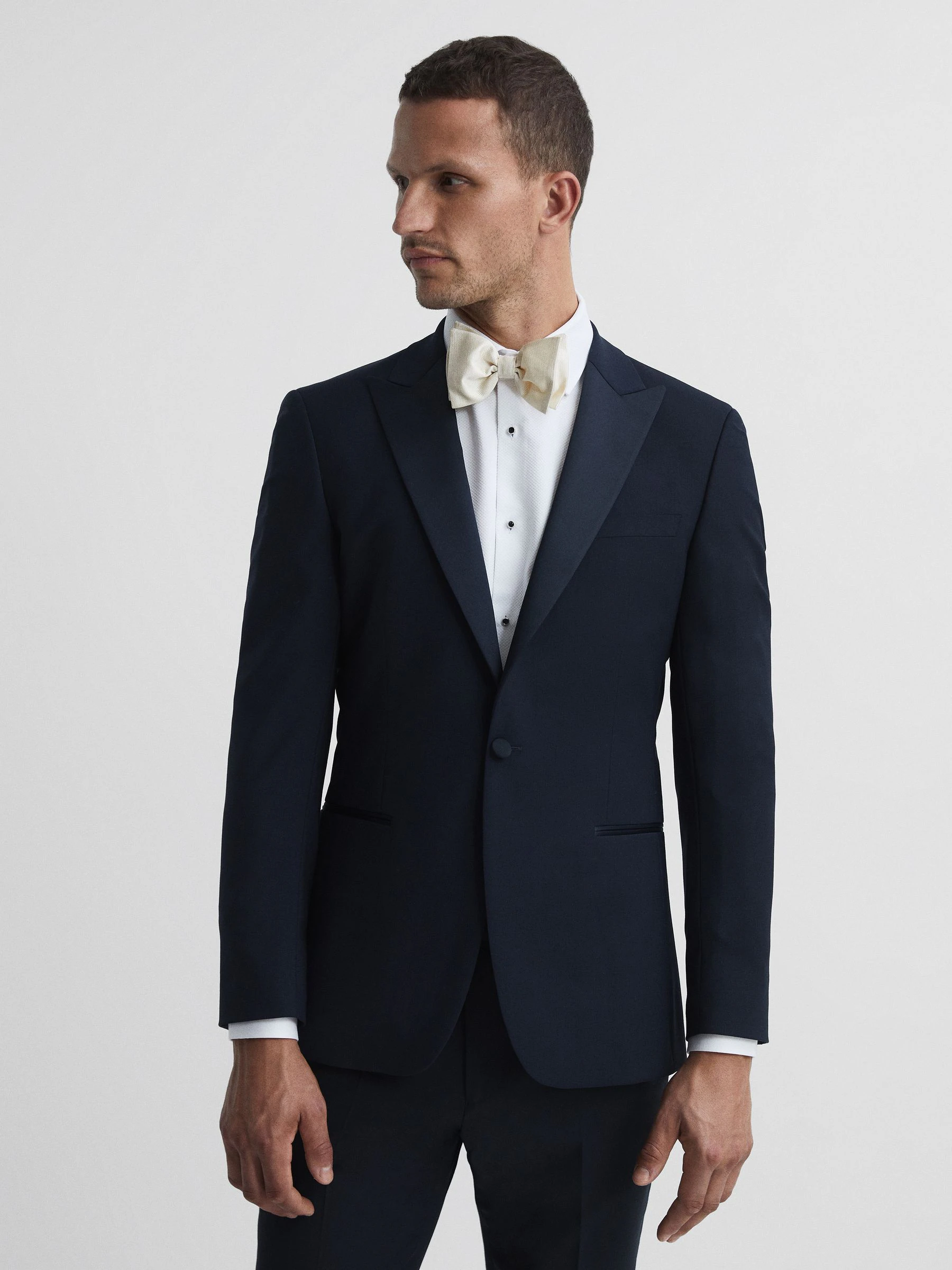 Reiss Performance dinerjasje met moderne pasvorm