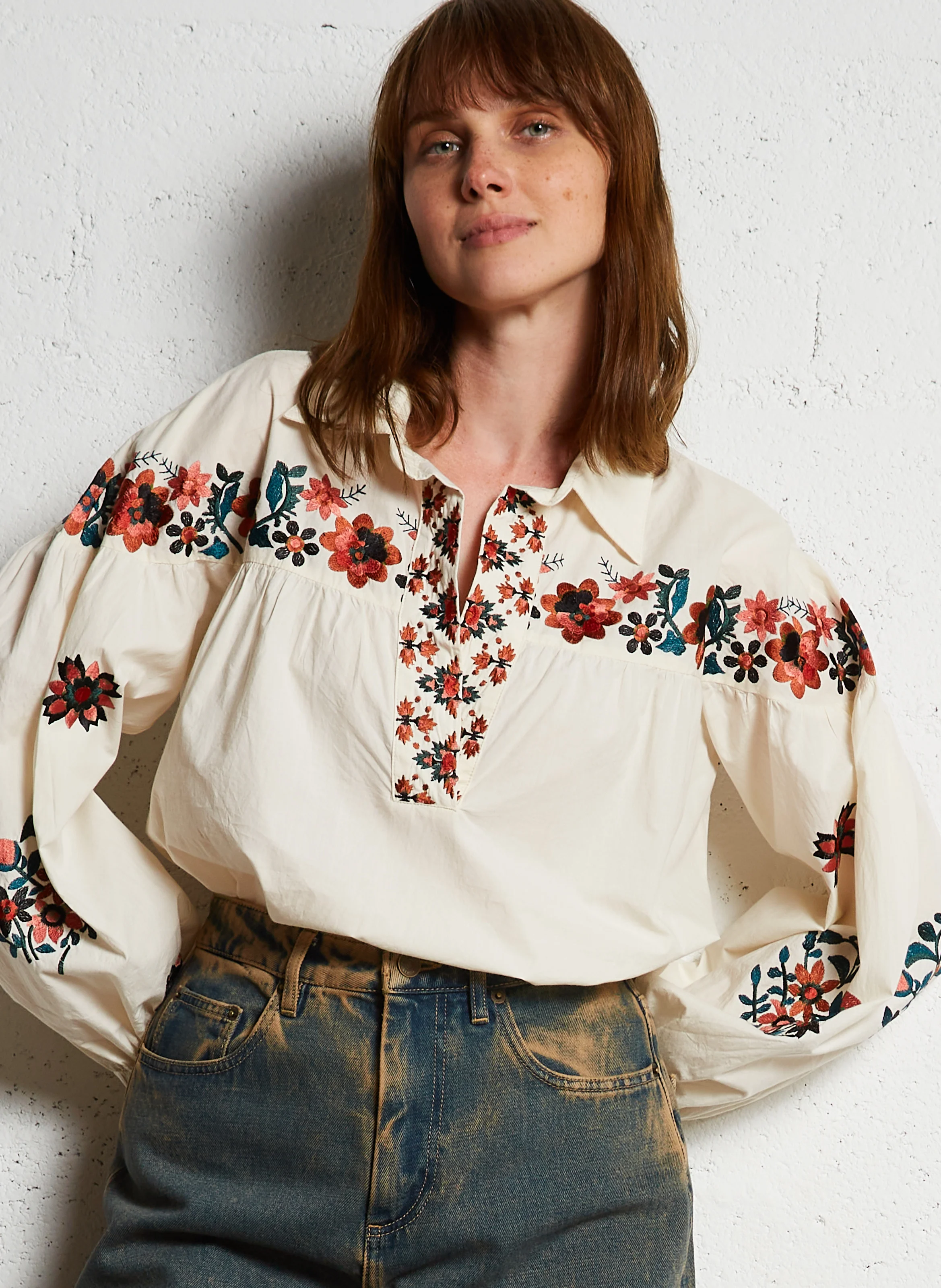 SERENA - Blouse col classique ample en coton brodé | Beige