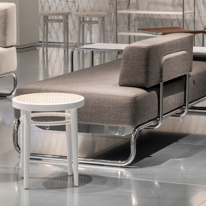 Thonet - 214 RH Hocker, Rohrgeflecht mit Kunststoffstützgewebe / Buche schwarz (TP 29)