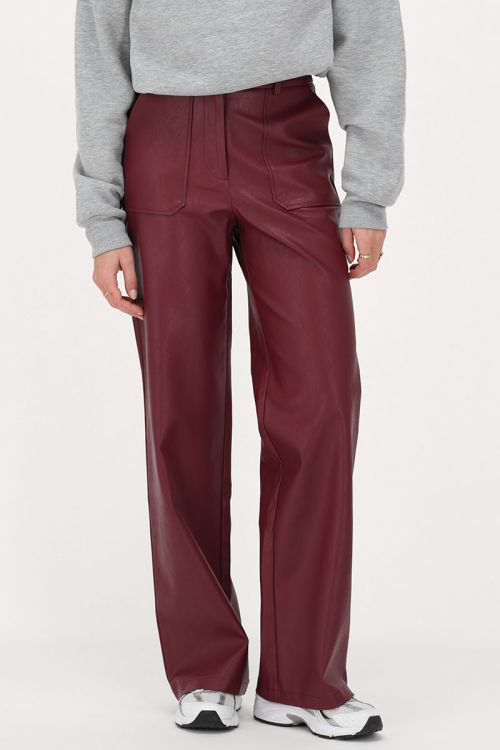 Burgundy leather look broek met zakken