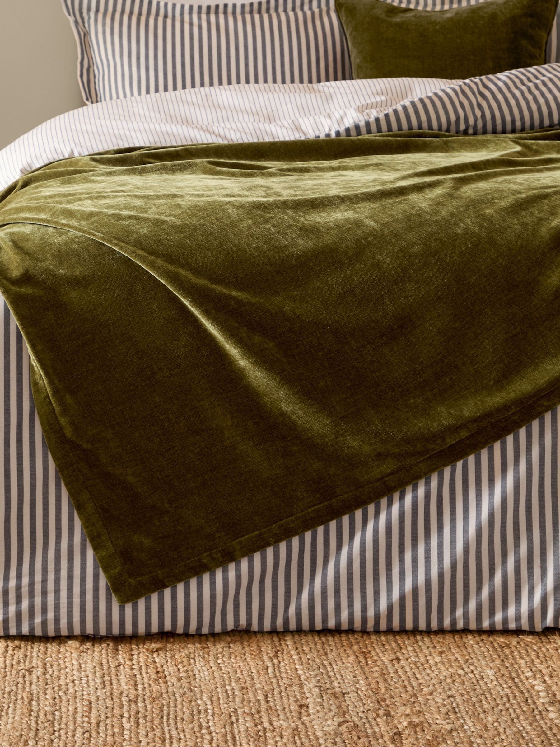 Yard Heavy Chenille Velvet Throw