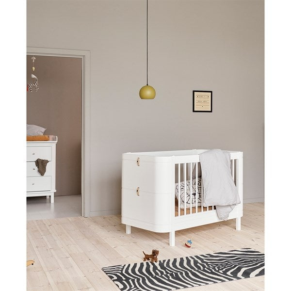Køb Oliver Furniture Wood Mini+ Tremmeseng inkl. Junior Kit Hvid