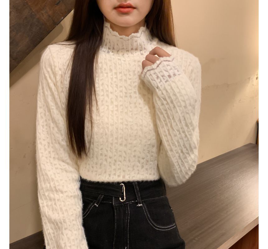 Essere - Blouse met lange mouwen en hoge hals en kant