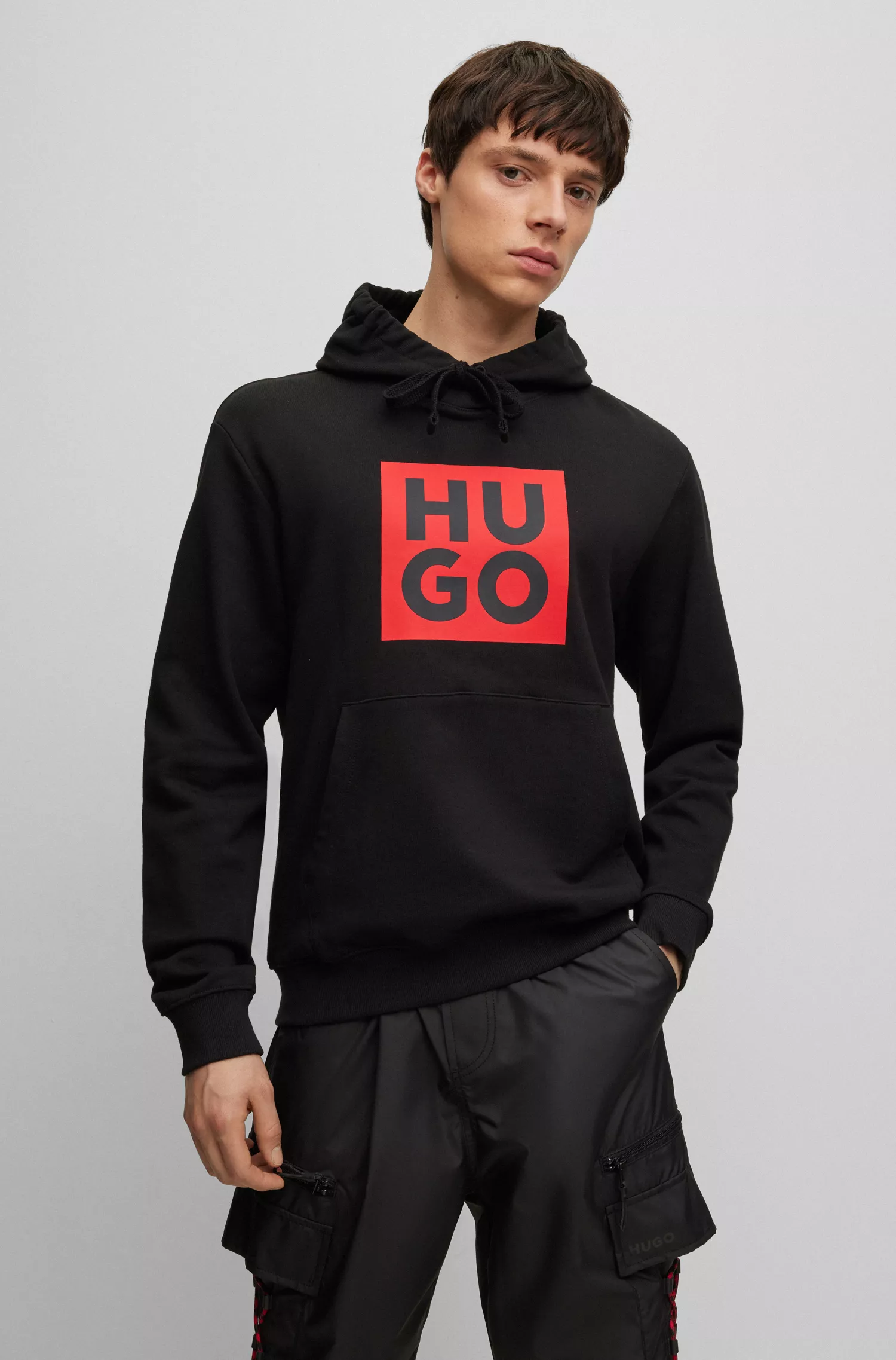 Moletom HUGO vermelho em algodão felpudo com estampa de logo sobreposta
