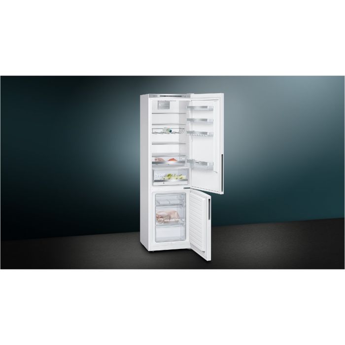 Siemens Kühl-Gefrier-Kombination iQ500 KG39EAWCA Weiß