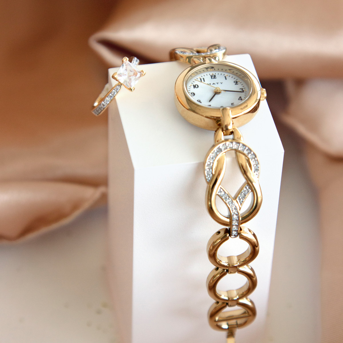 Montre femme métal doré et strass