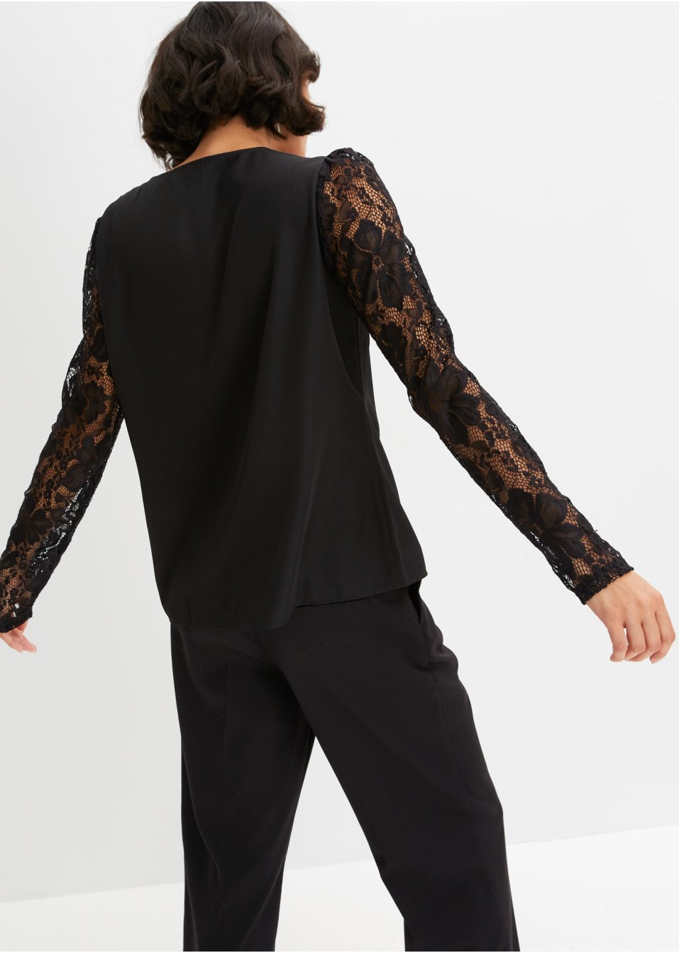 Blouse ample à dentelle