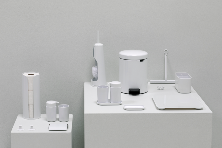 ReNew Toiletrolhouder met klep - White