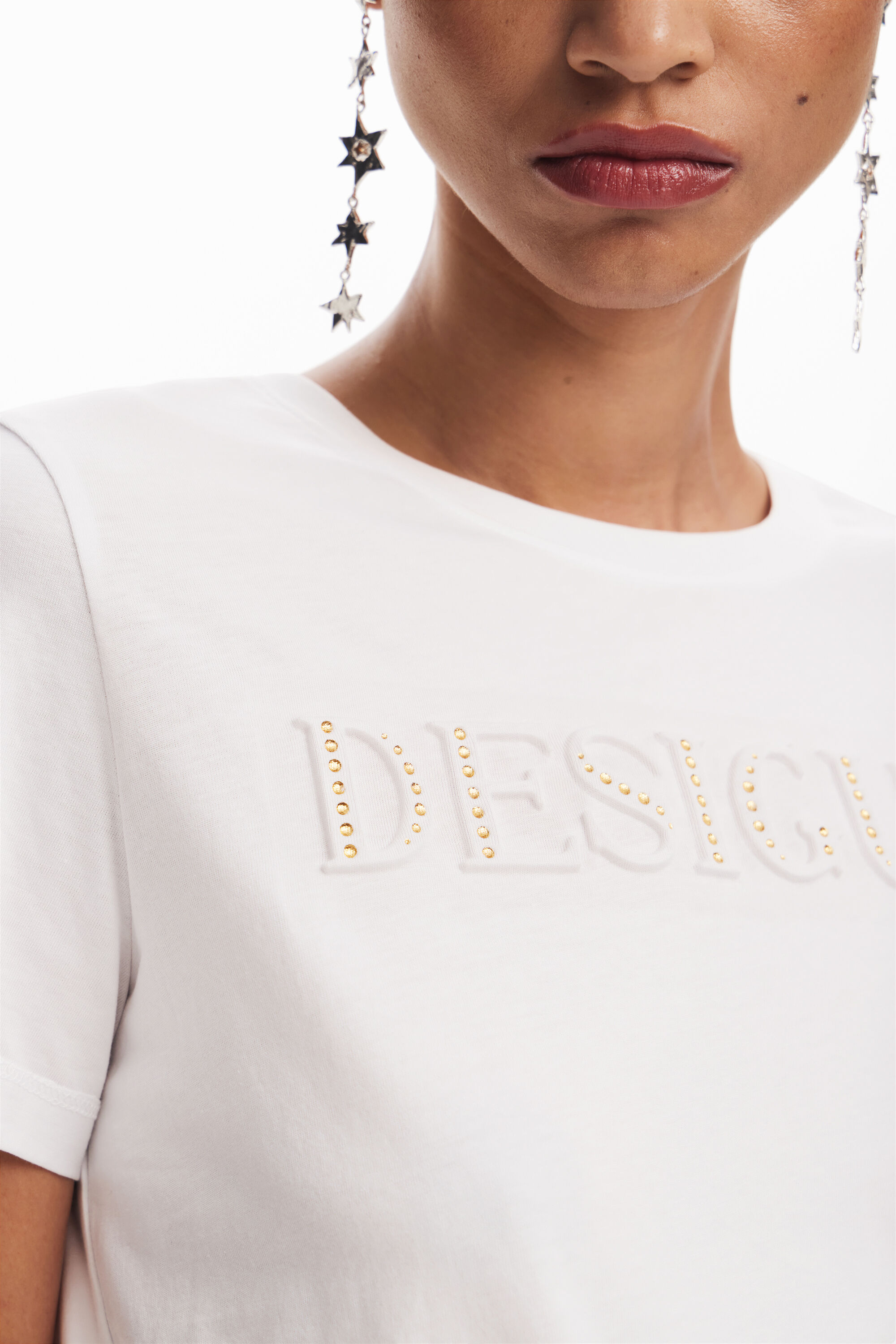 Camiseta com logotipo