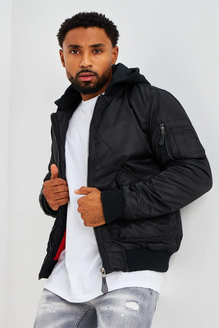 Bomber épais noir avec capuche noire en coton amovible