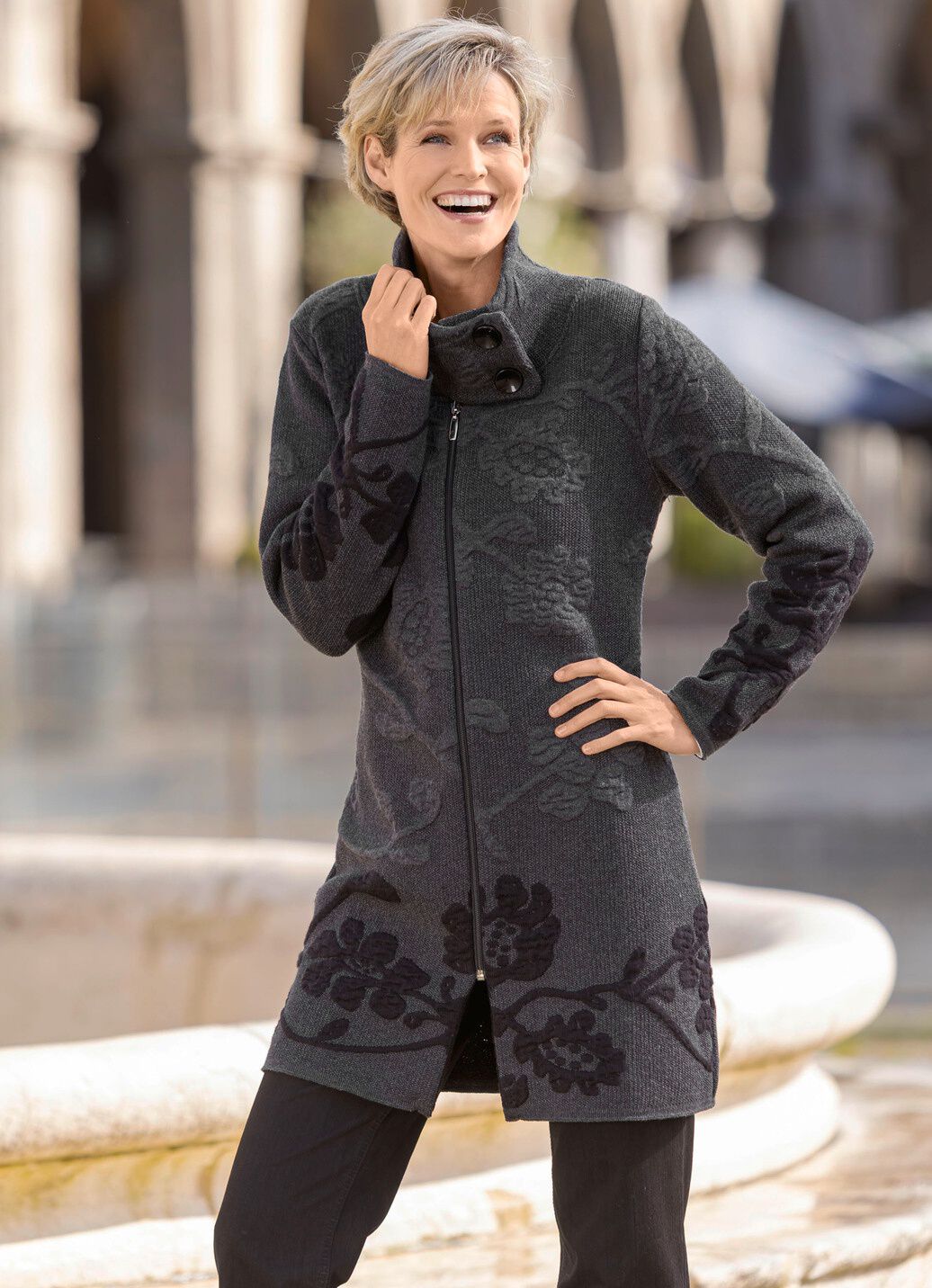 Long-Strickjacke mit Cloqué-Effekten