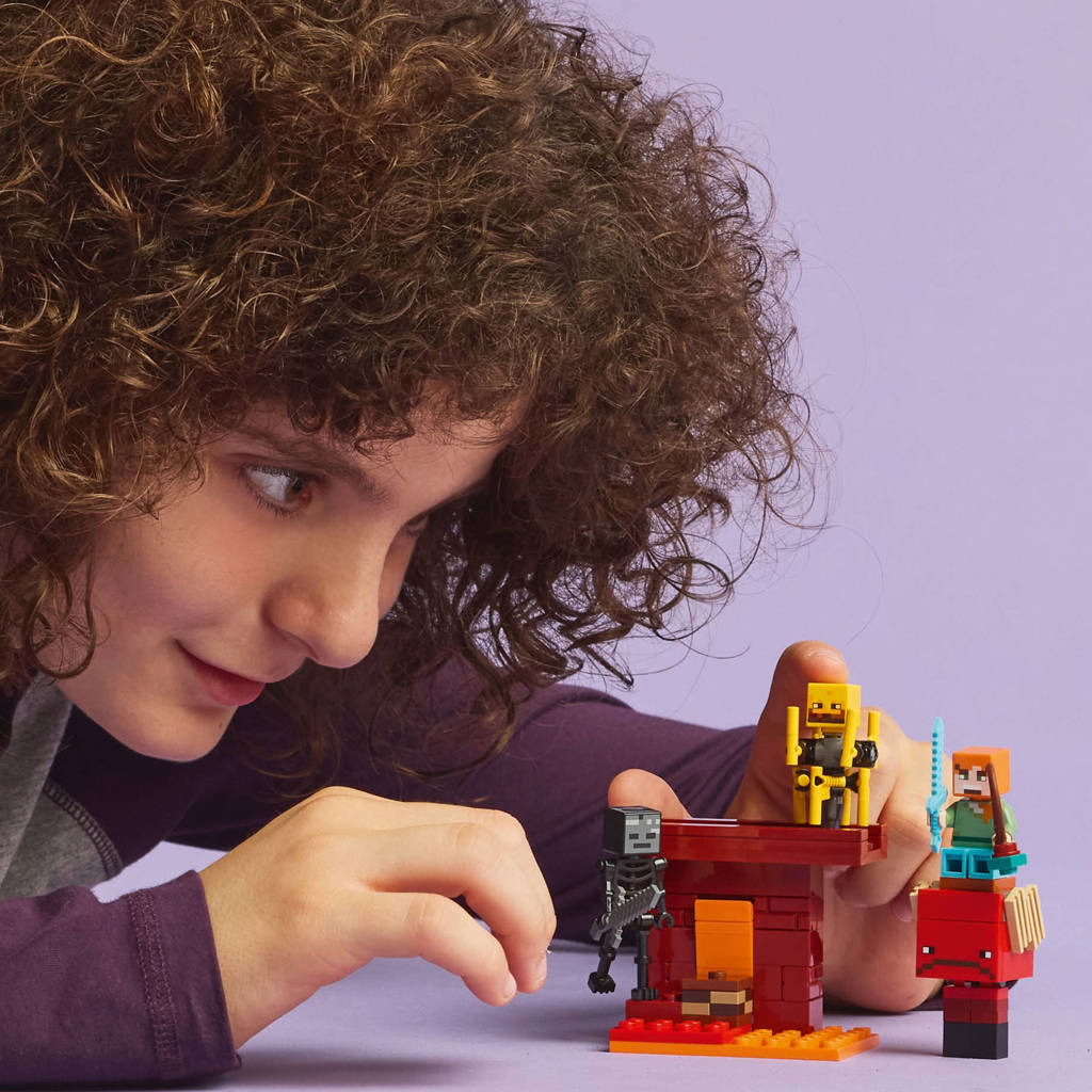 De lavastrijd in de Nether speelgoed voor kinderen 21266