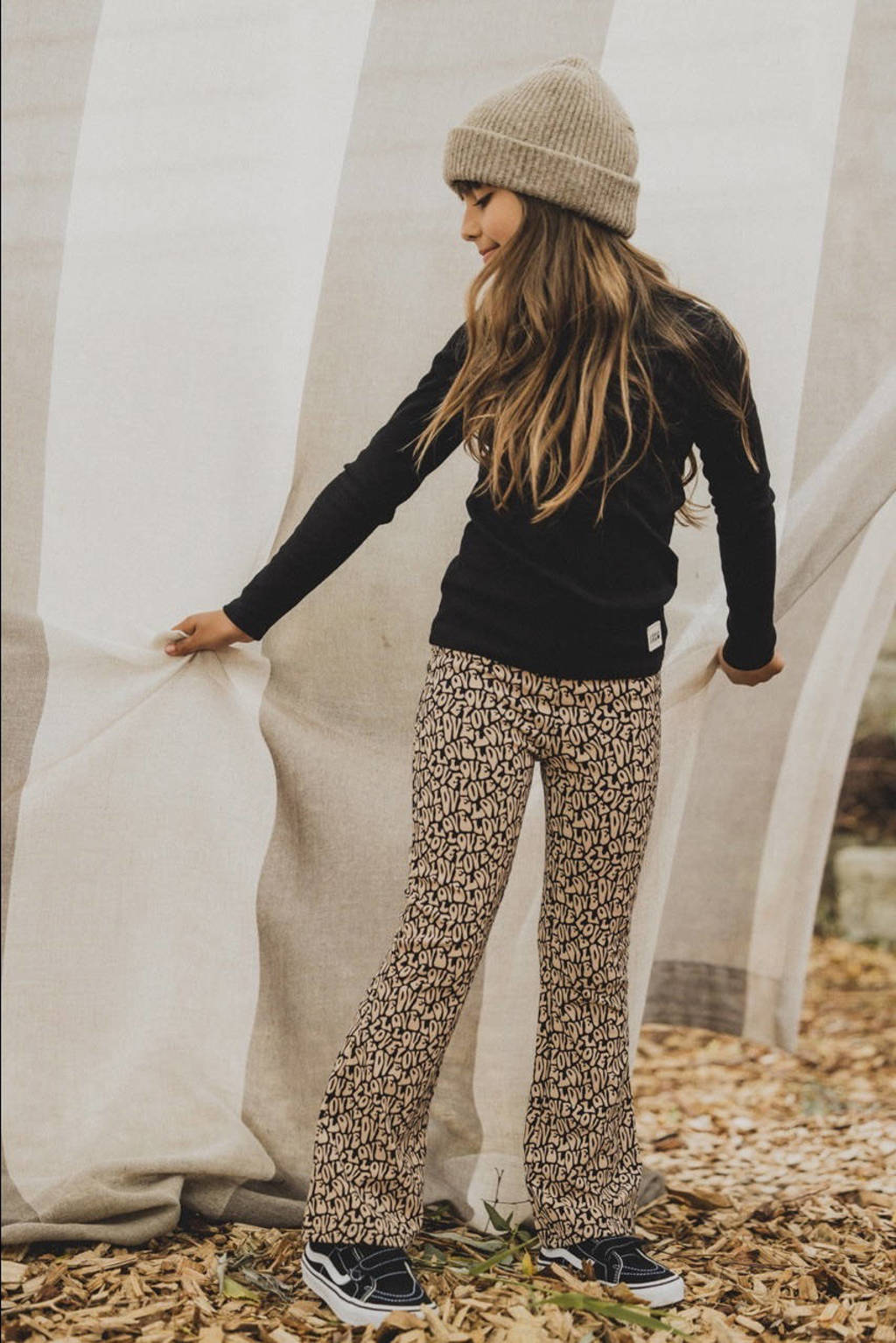 LOOXS flared broek met all over print zand/zwart