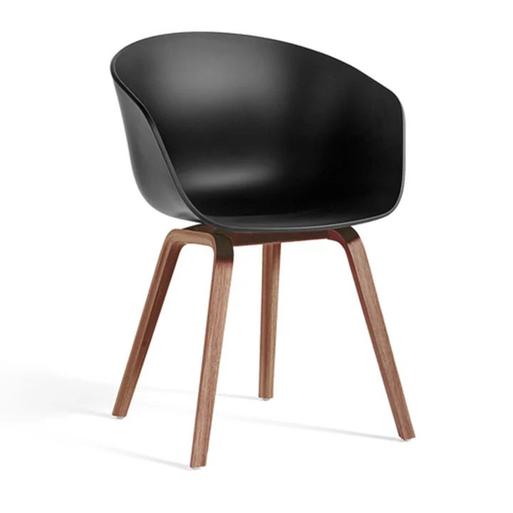 HAY - About A Chair AAC 22, Walnuss lackiert / black 2.0 (Kunststoffgleiter)