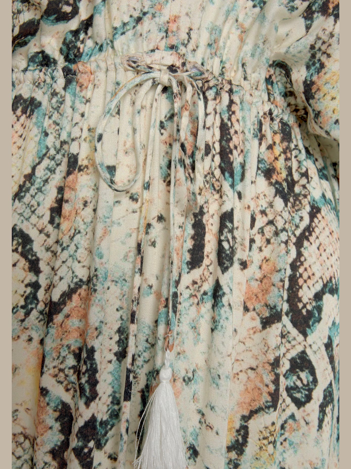 Robe longue encolure en v dégagée devant et au dos