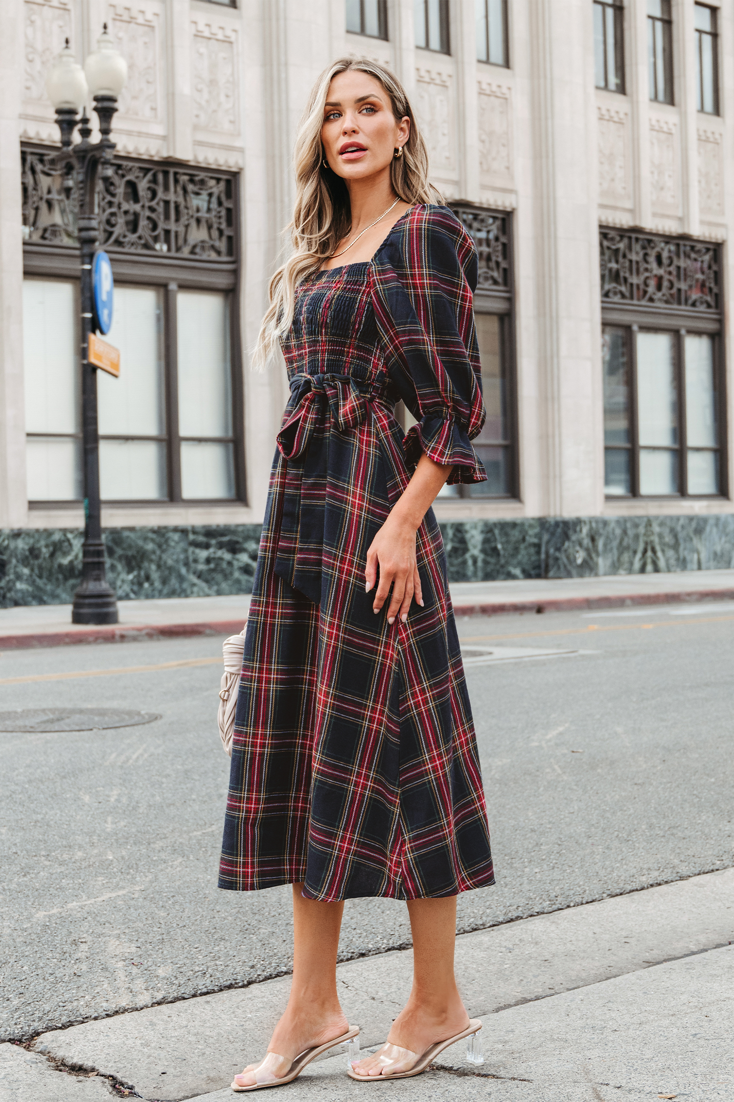 Robe maxi avec ceinture à smocks en carreaux