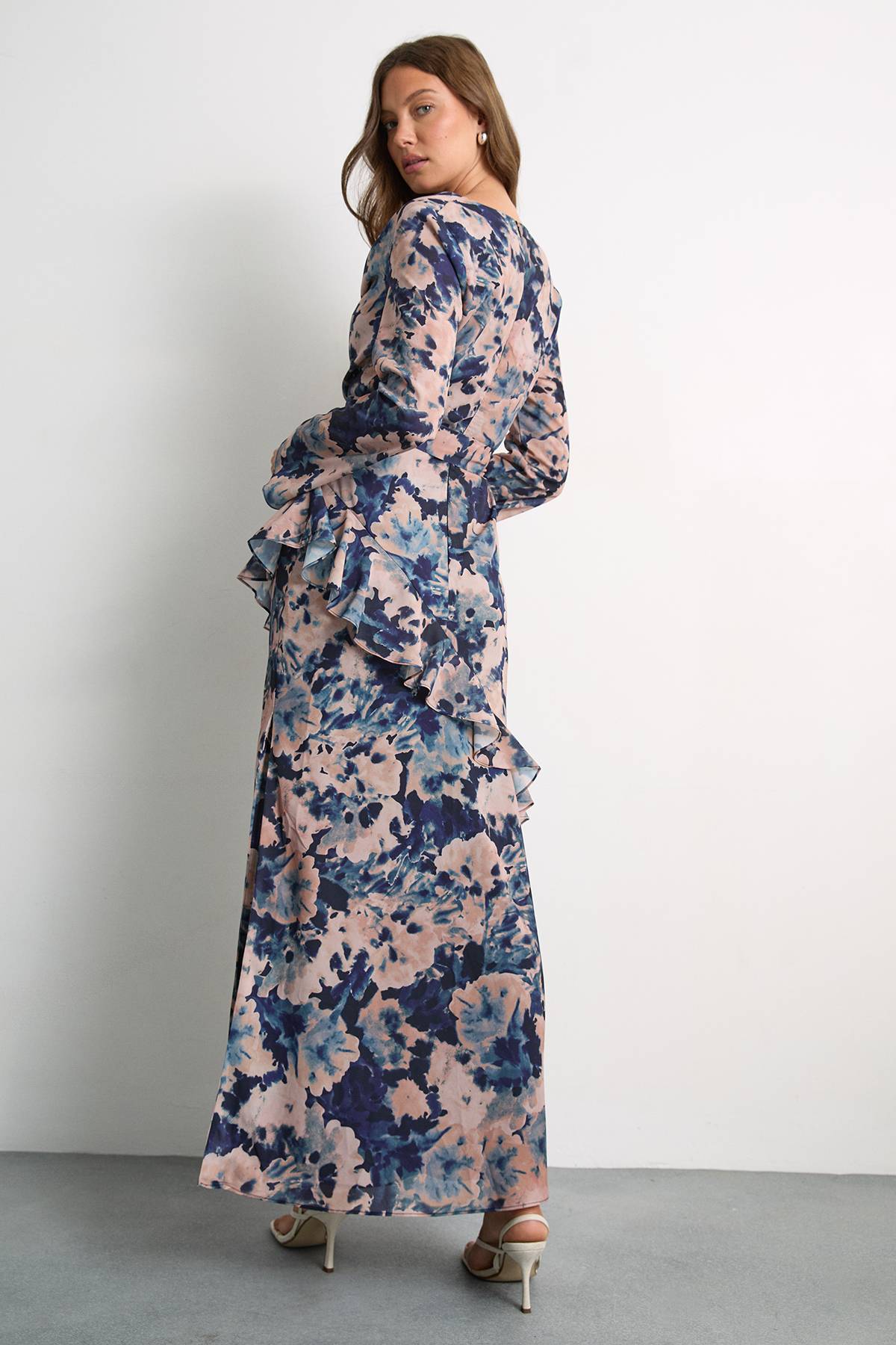 Warehouse Robe Longue À Manches Longues Avec Col Drapé, Imprimé Fleuri Et Détails À Volants