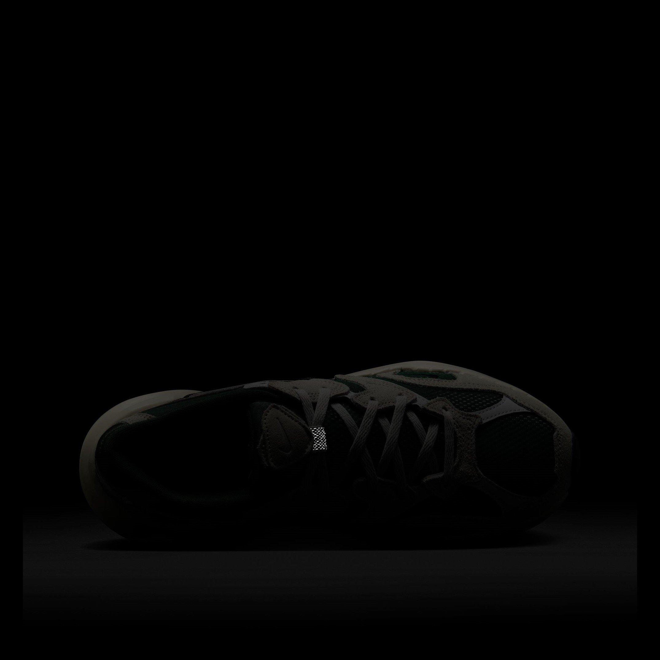 Nike AL8