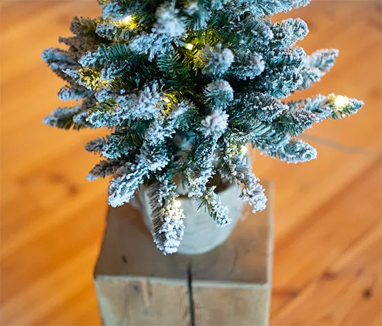 Evergreen LED-Weihnachtsbaum mit Jutetopf, ca. 90 cm