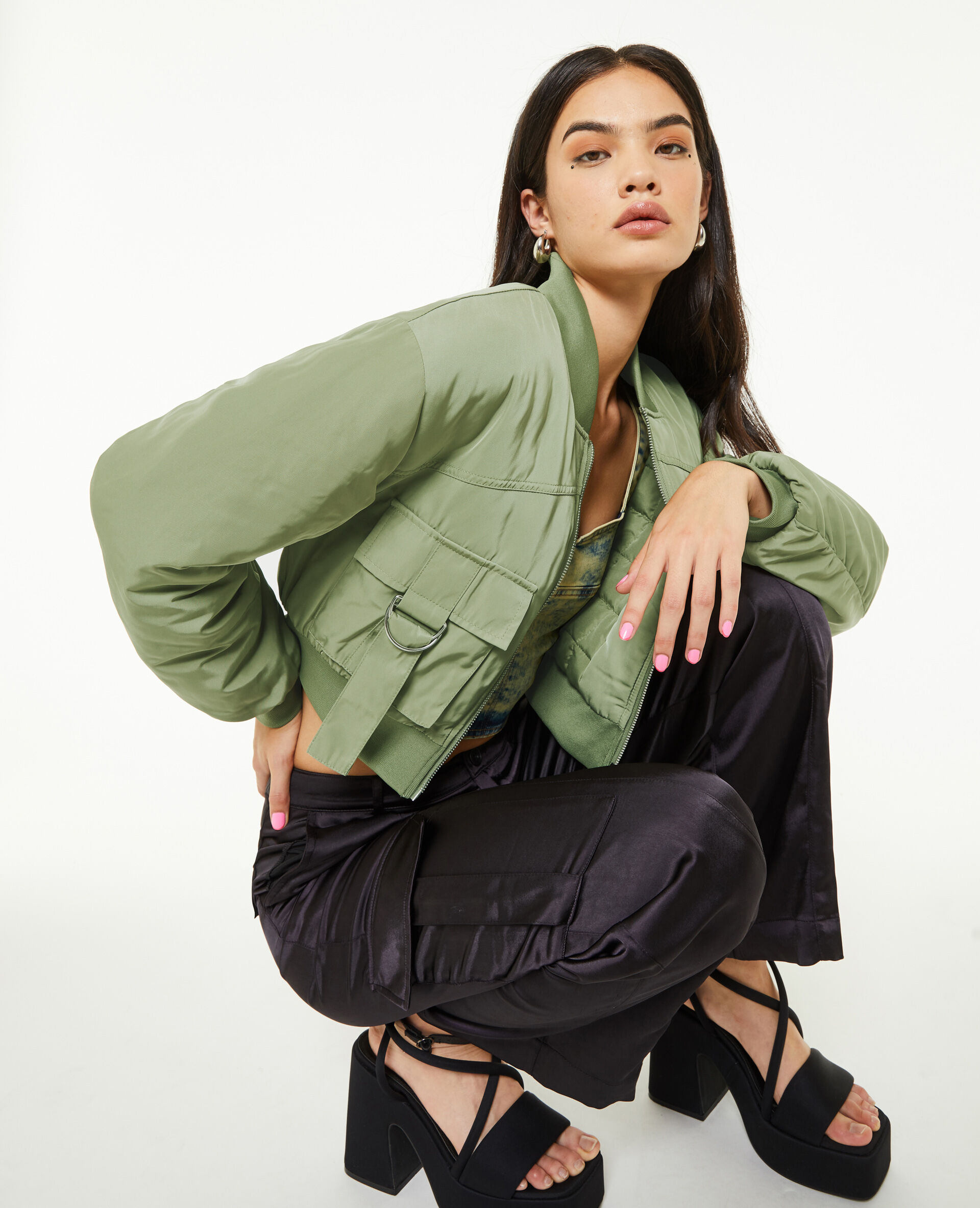 Bomber court avec poches et sangles - Vert de gris