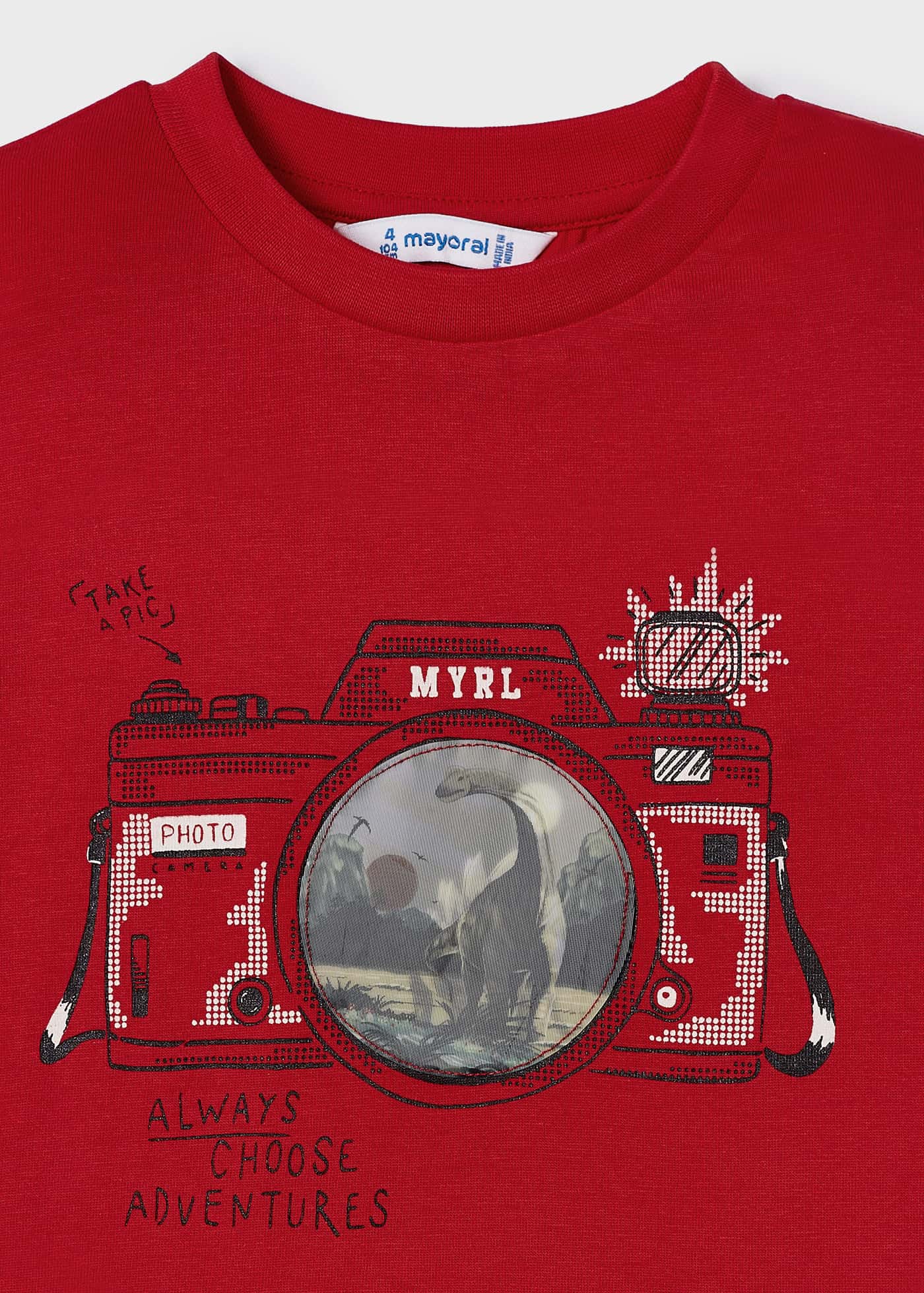 Camiseta de manga curta com estampa interativa para meninos