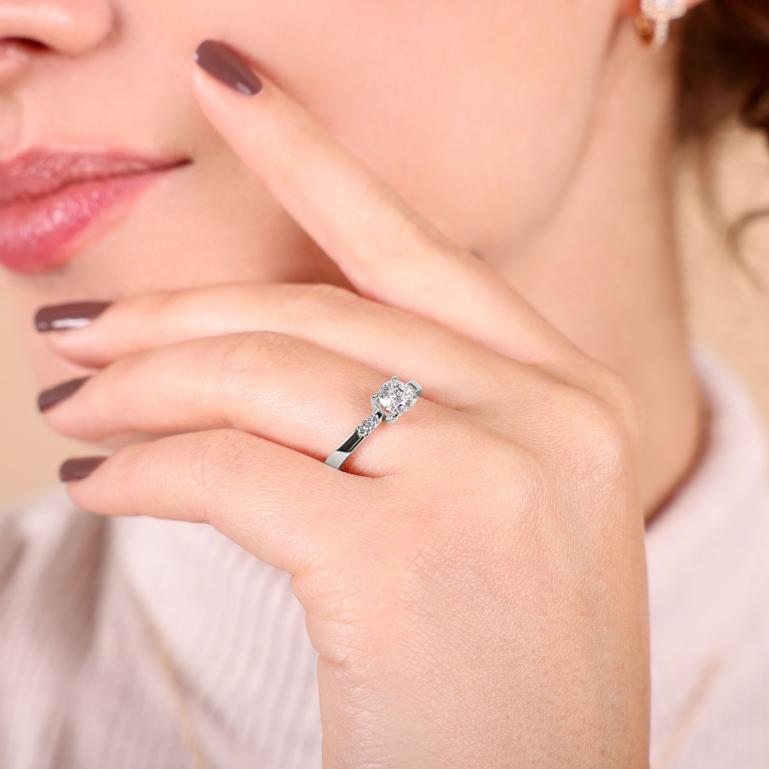 Verlobungsring 750/18 K Weissgold mit Diamanten 0.56 ct H/si