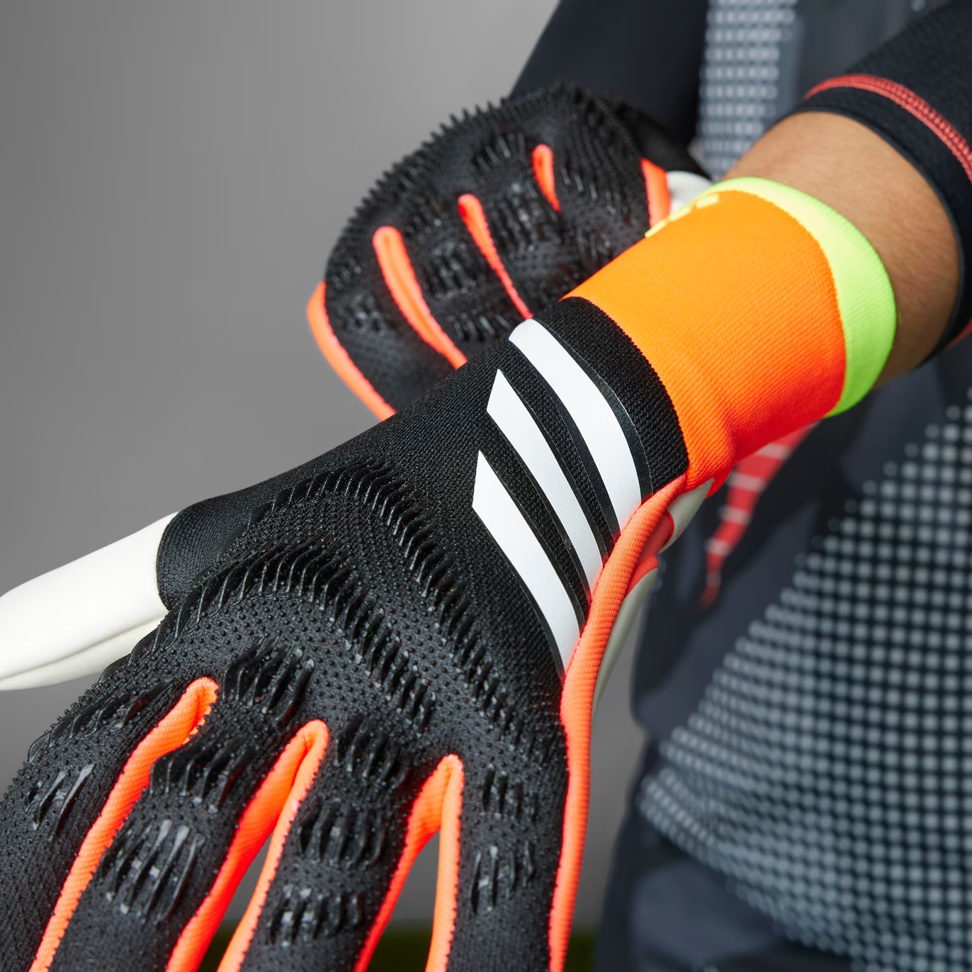 Predator Pro Keeperhansker Black/Solar Red/Solar Yellow