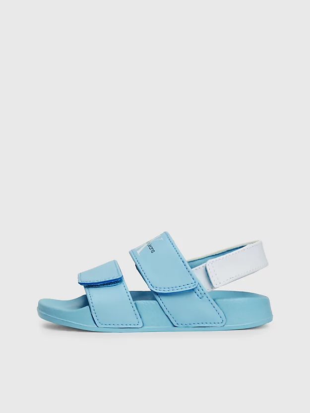 Sandálias com fecho de velcro para crianças e adolescentes.