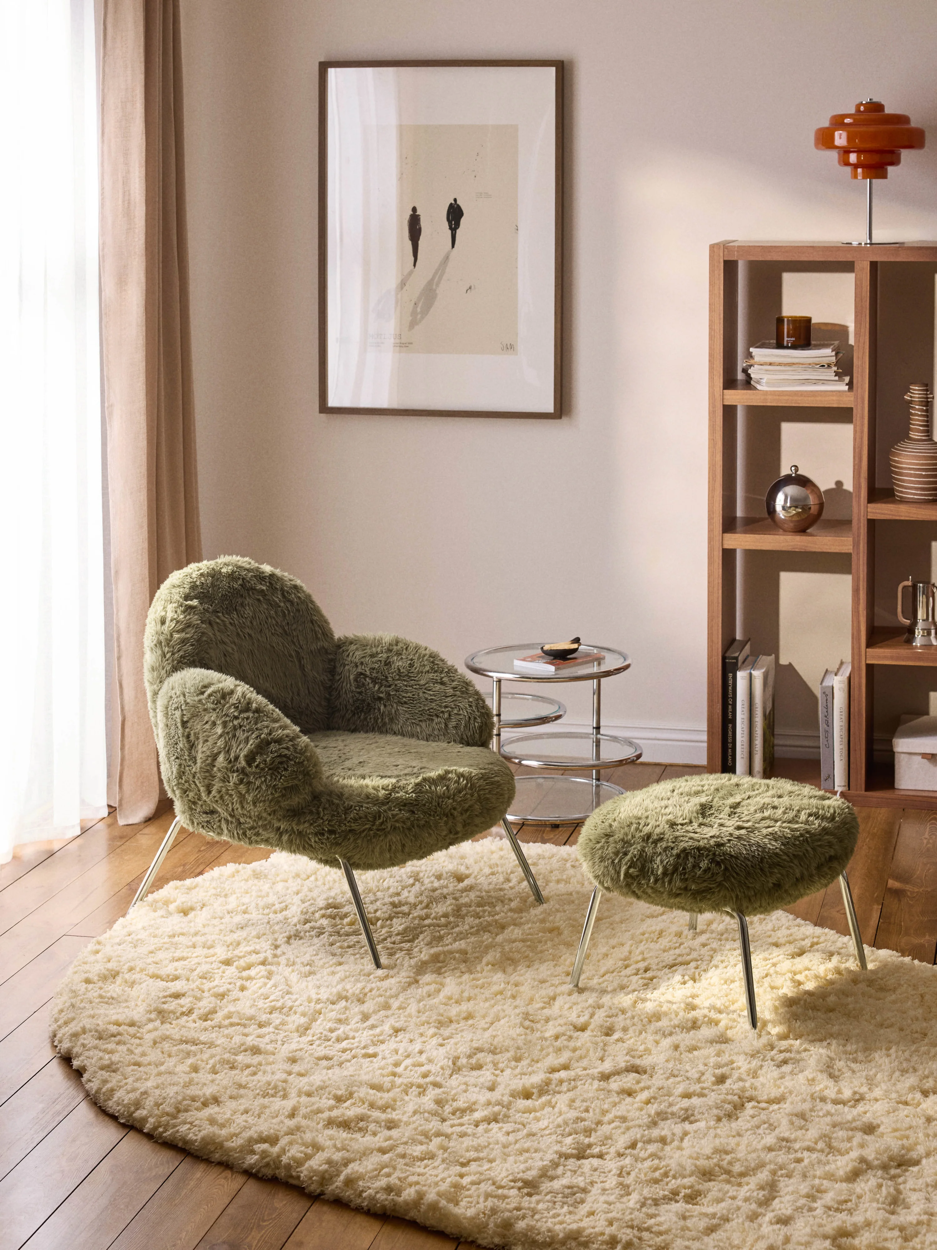 Imitatie schapenvacht fauteuil Luan met metalen poten