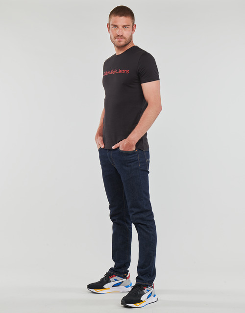 Calvin Klein Jeans - CORE INSTITUTIONAL LOGO SLIM TEE - Noir / Rouge