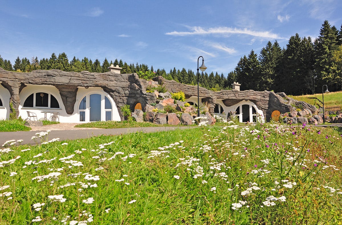 Übernachten im einzigartigen Erdhaus im Feriendorf Auenland für 2 (3 Nächte)