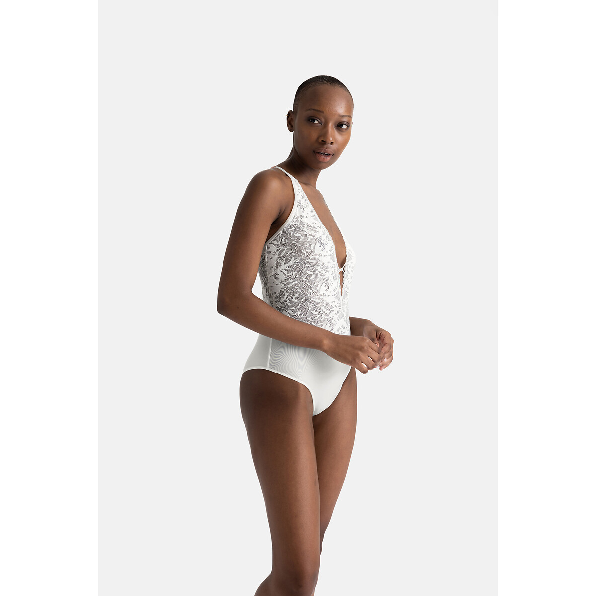 DORINA<br>Corpo em Kant Kinsley