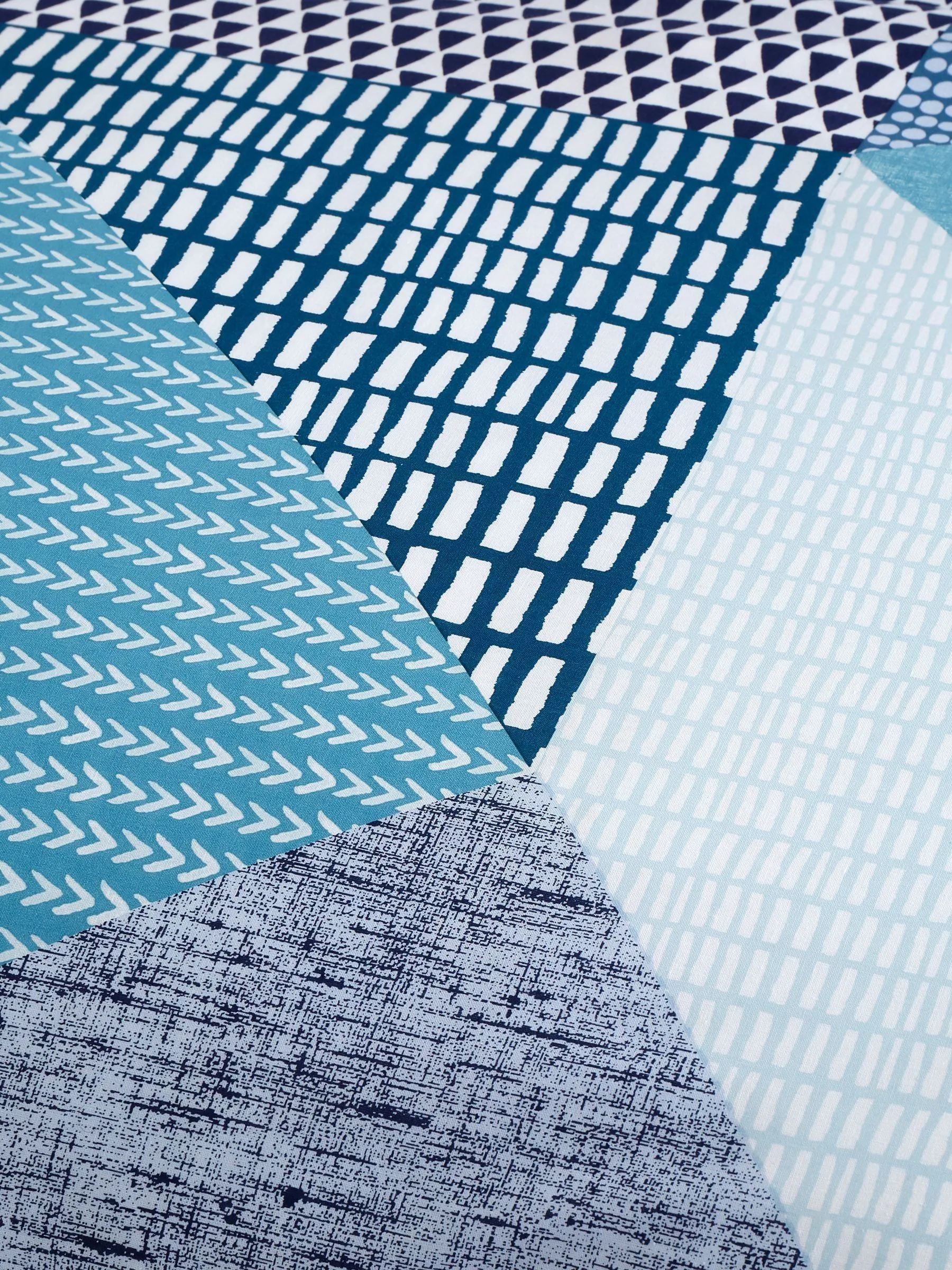 Catherine Lansfield Larsson set van dekbedovertrek en sloop met geometrische print