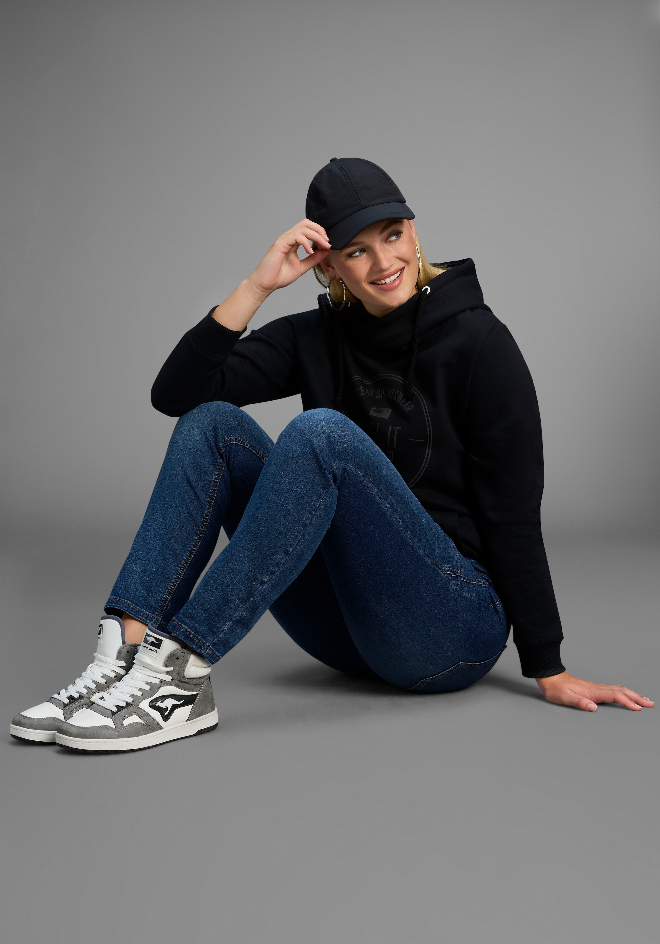 Ocean Sportswear Kapuzensweatshirt , Langarm,  figurumspielender Schnitt,  aus elastischem Material